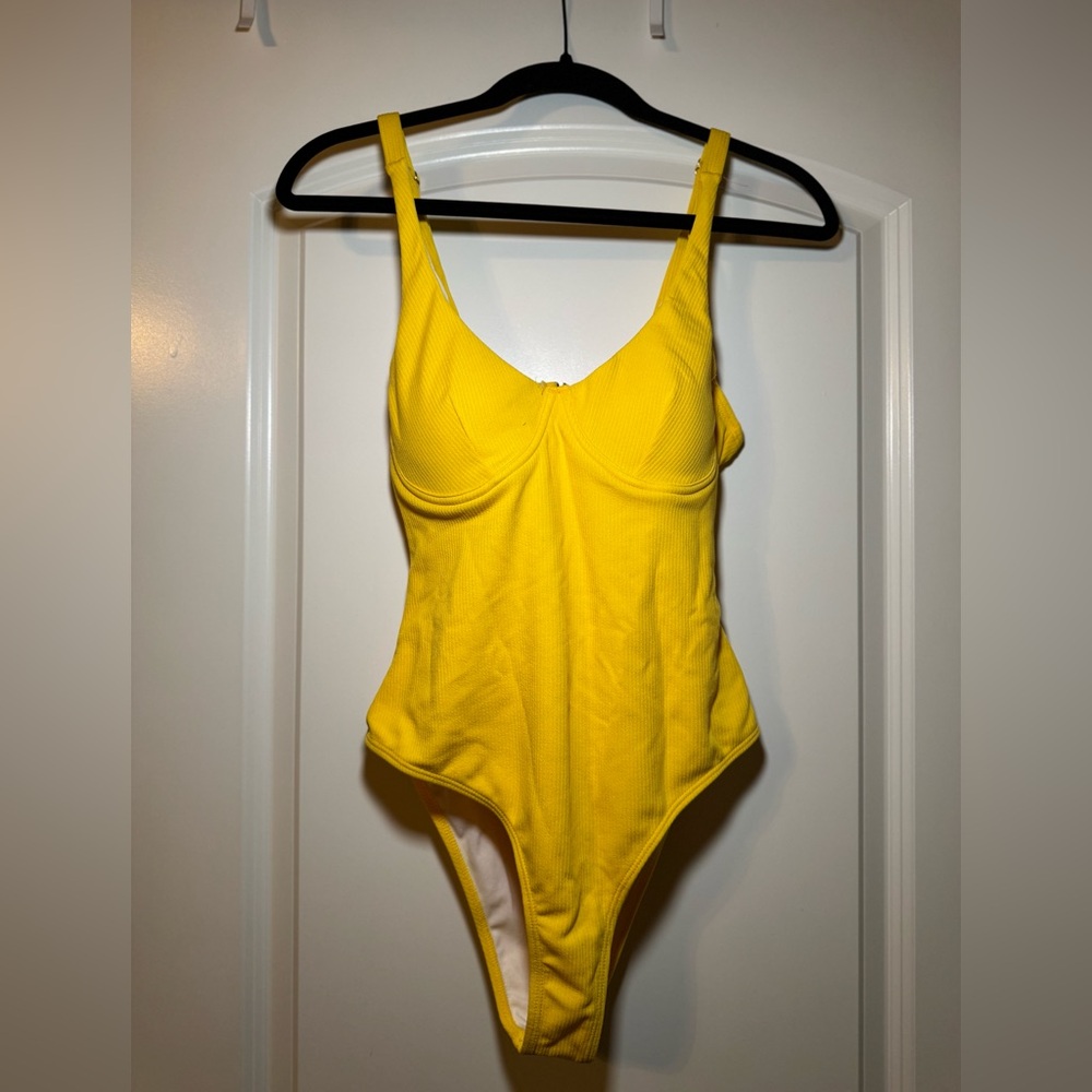 Chic Yellow Women's One Piece Swimsuit